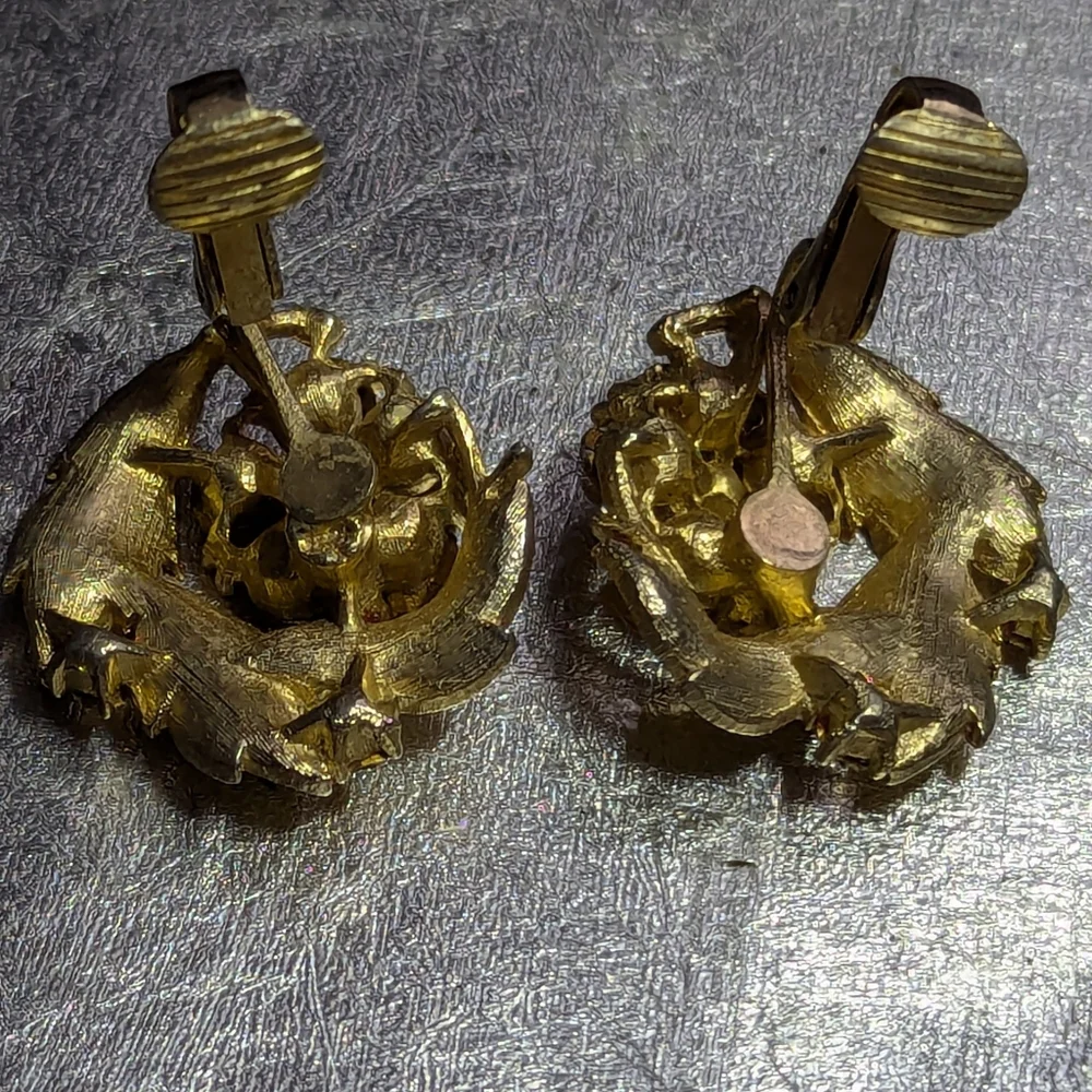 Lisner Earrings Gold tone leaf rhinestone colorful clasp Aurora Borealis Vintage